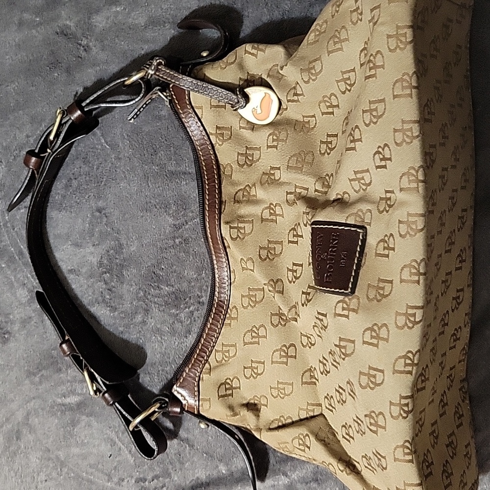Classic Dooney and Bourke Bag